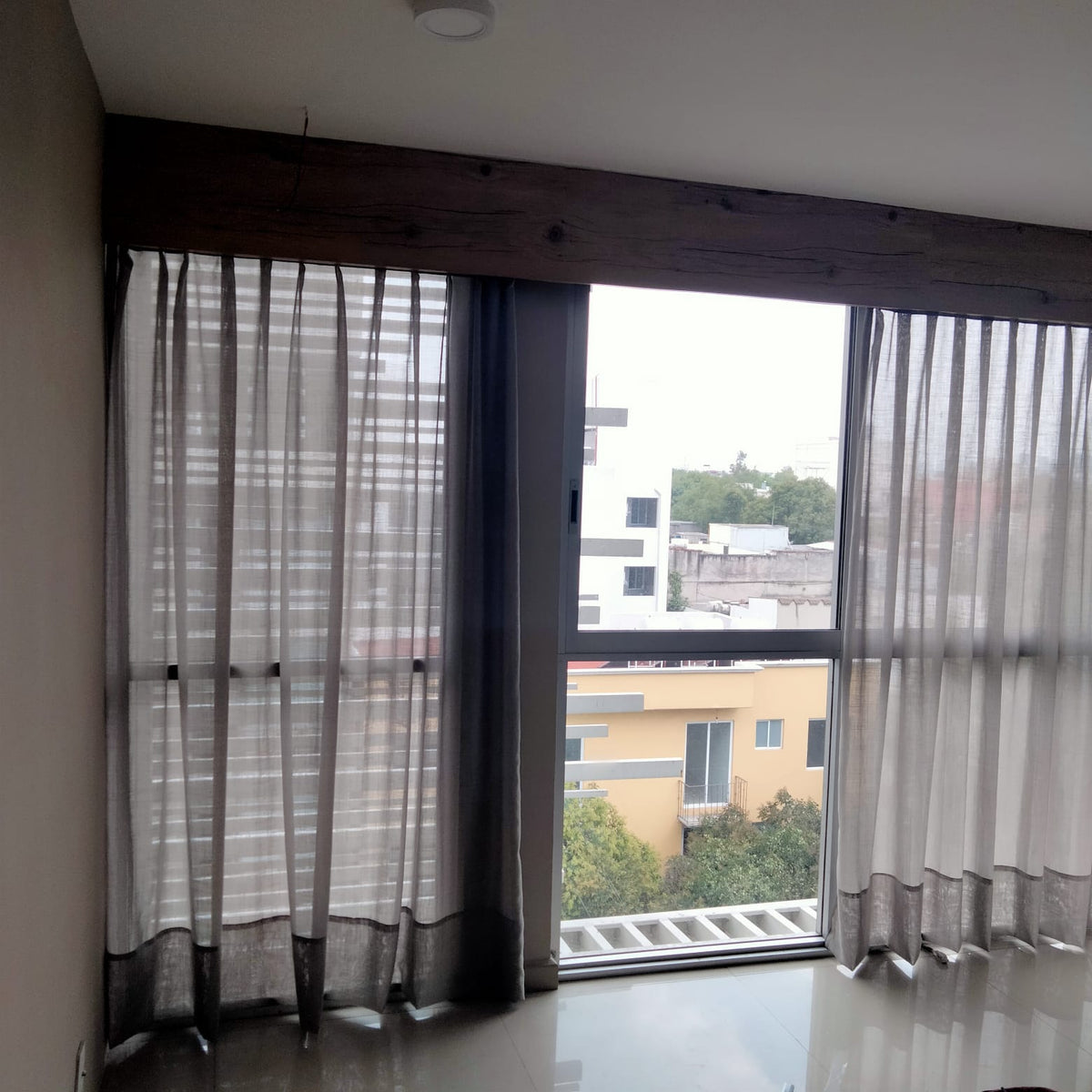 Cortinas y persianas (tradicionales y motorizadas)